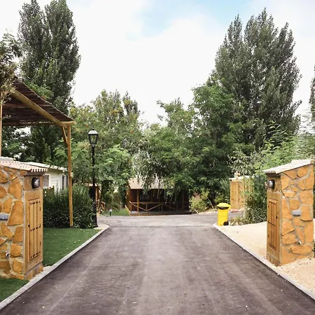 Camping Valdeluna Valdepenas de Jaen Exterior photo